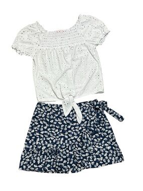 2 Hip. White Eyelet Tie-Front Top & Navy Floral Shorts/Skorts